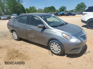2019 Nissan Versa SV z VIN 3N1CN7AP8KL815526, wystawiony jako Copart lot #53461155 z przebiegiem 90 739 mil mil oraz Szkoda całkowita • Salvage title. Historia ofert i sprzedaży dostępna na DreamBid. Obrazek 4.