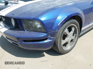 2005 Ford Mustang Deluxe with VIN 1ZVFT80N355260024, listed as a IAAI auction lot 42570131 with Not provided miles and . Bid and sale history available at DreamBid. Image 6.