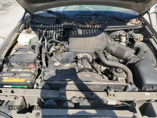 2004 Lincoln Town Car Ultimate L z VIN 1LNHM85W94Y672371, wystawiony jako Copart lot #77752284 z przebiegiem 140 776 mil mil oraz Nie do naprawy • Non repairable. Historia ofert i sprzedaży dostępna na DreamBid. Obrazek 11.