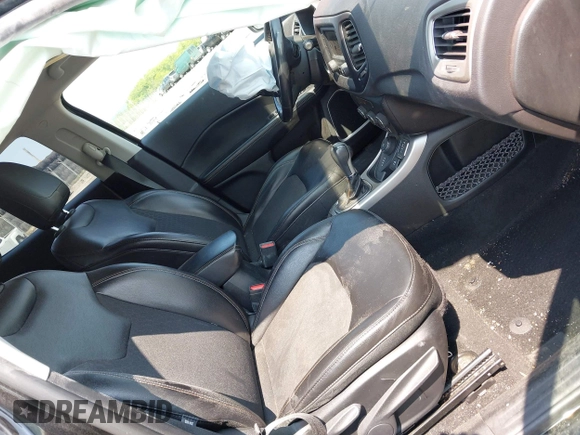 2018 Jeep Compass Latitude with VIN 3C4NJDBB1JT191490, listed as a IAAI auction lot 42429761 with 61,100 mi miles and . Bid and sale history available at DreamBid. Image 5.