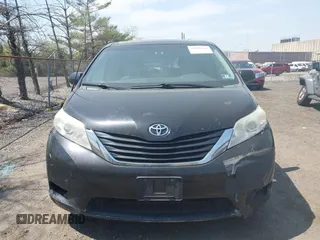 2011 Toyota Sienna LE AAS with VIN 5TDKK3DC4BS173688, listed as a IAAI auction lot 42106211 with 282,301 mi miles. Bid and sale history available at carsss.com. Image 12.