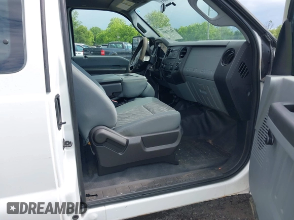 2012 Ford F-250 XL with VIN 1FT7X2B60CEB28401, listed as a IAAI auction lot 42311601 with 64,163 mi miles and . Bid and sale history available at DreamBid. Image 5.