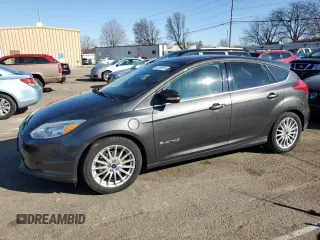 2015 Ford Focus Electric z VIN 1FADP3R49FL211344, wystawiony jako Copart lot #40895604 z przebiegiem 59 815 mil mil oraz . Historia ofert i sprzedaży dostępna na DreamBid. Obrazek 1.