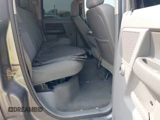 2006 Dodge 2500 SLT z VIN 1D7KS28C56J235984, wystawiony jako IAAI lot #42232600 z przebiegiem 366 134 mil mil oraz . Historia ofert i sprzedaży dostępna na DreamBid. Obrazek 8.