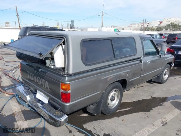 1987 Toyota Std Bed Trucks with VIN JT4RN50R0H5109089, listed as a IAAI auction lot 41403518 with 165,211 mi miles. Bid and sale history available at carsss.com. Image 4.