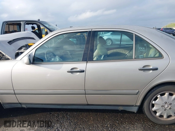 1997 Mercedes-Benz E-Class with VIN WDBJF55F3VA391335, listed as a IAAI auction lot 41606546 with 1 mi miles. Bid and sale history available at carsss.com. Image 15.