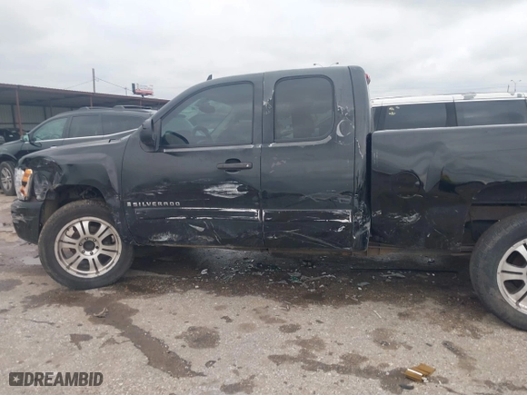 2007 Chevrolet Silverado 1500 Work Truck with VIN 1GCEC19C67Z509399, listed as a IAAI auction lot 41265865 with 324,438 mi miles. Bid and sale history available at carsss.com. Image 14.