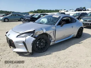 2024 Toyota 86 Premium z VIN JF1ZNBE16R9752404, wystawiony jako Copart lot #54431935 z przebiegiem 5 116 mil mil oraz Szkoda całkowita • Salvage title. Historia ofert i sprzedaży dostępna na DreamBid. Obrazek 1.