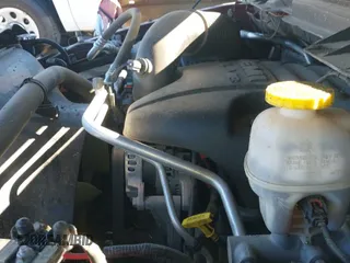 2019 Ram 1500 SLT z VIN 1C6RR7TT3KS621436, wystawiony jako IAAI lot #41322444 z przebiegiem 99 308 mil mil oraz . Historia ofert i sprzedaży dostępna na DreamBid. Obrazek 24.