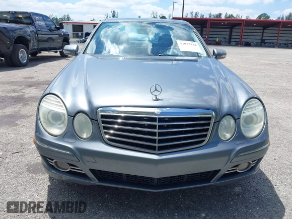 2008 Mercedes-Benz E-Class Luxury 3.5L with VIN WDBUF56X28B350102, listed as a IAAI auction lot 42033244 with 257,767 mi miles. Bid and sale history available at carsss.com. Image 13.