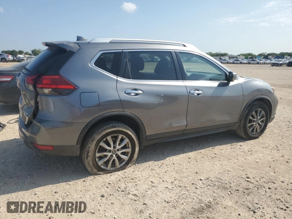 2017 Nissan Rogue SV z VIN KNMAT2MV5HP564579, wystawiony jako Copart lot #56025665 z przebiegiem 171 761 mil mil oraz Szkoda całkowita • Salvage title. Historia ofert i sprzedaży dostępna na DreamBid. Obrazek 3.