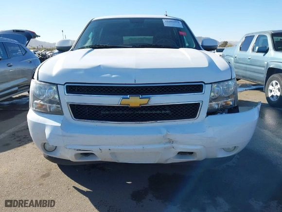 2014 Chevrolet Suburban LT with VIN 1GNSKJE75ER212434, listed as a IAAI auction lot 41681972 with 381,890 mi miles. Bid and sale history available at carsss.com. Image 6.