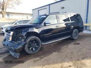 2017 Chevrolet Suburban Premier z VIN 1GNSKJKCXHR364005, wystawiony jako Copart lot #84538714 z przebiegiem 159 093 mil mil oraz Szkoda całkowita • Salvage title. Historia ofert i sprzedaży dostępna na DreamBid. Obrazek 1.