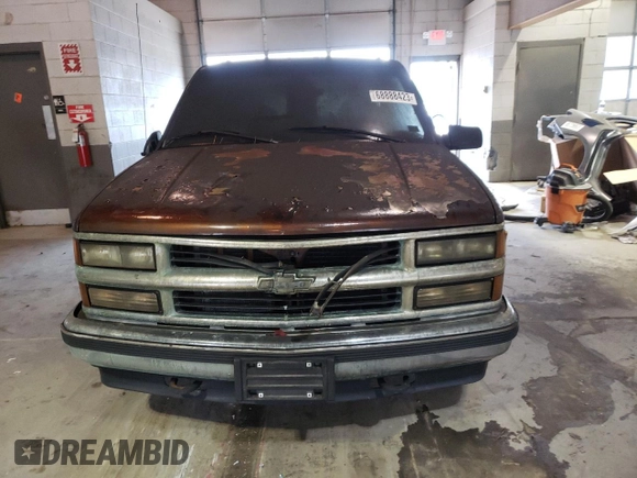 1997 Chevrolet Suburban with VIN 1GNEC16R1VJ352537, listed as a Copart auction lot 74200024 with 0 mi miles and Non Repairable. Bid and sale history available at carsss.com. Image 5.