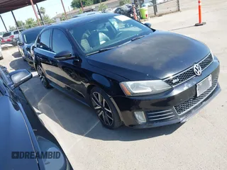 2013 Volkswagen Jetta GLI Autobahn z VIN 3VW4A7AJ1DM364460, wystawiony jako IAAI lot #42425355 z przebiegiem 184 410 mil mil oraz . Historia ofert i sprzedaży dostępna na DreamBid. Obrazek 1.