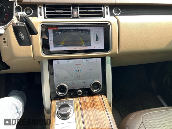 2018 Land Rover Range Rover z VIN SALGS5RE9JA394381, wystawiony jako Copart lot #60938815 z przebiegiem 104 207 mil mil oraz Czysty tytuł • Clean title. Historia ofert i sprzedaży dostępna na DreamBid. Obrazek 10.