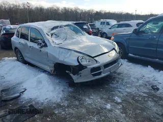 2005 Porsche Cayenne with VIN WP1AA29P75LA22059, listed as a IAAI auction lot 41250250 with 124,835 mi miles. Bid and sale history available at carsss.com. Image 1.