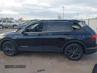 2024 Volkswagen Tiguan SE с VIN 3VVMB7AX6RM176241, выставлен на аукционе IAAI как лот 41835966 с пробегом 2 269 миль миль и . История ставок и продаж доступна на DreamBid. Изображение 15.