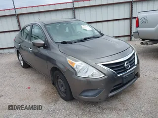 2016 Nissan Versa S z VIN 3N1CN7AP3GL828269, wystawiony jako IAAI lot #42296126 z przebiegiem 181 095 mil mil oraz . Historia ofert i sprzedaży dostępna na DreamBid. Obrazek 1.