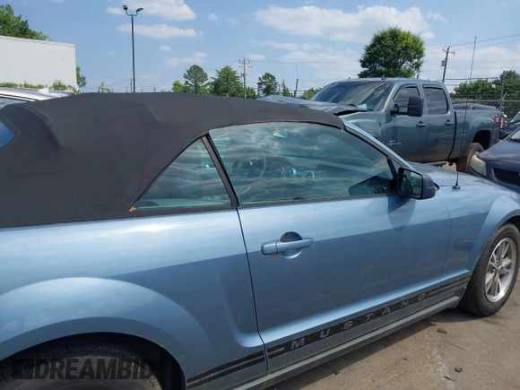 2005 Ford Mustang Deluxe with VIN 1ZVFT84N555175518, listed as a IAAI auction lot 42427276 with 196,095 mi miles and . Bid and sale history available at DreamBid. Image 6.