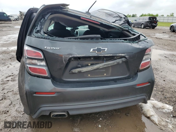 2018 Chevrolet Sonic LT z VIN 1G1JD6SH0J4108152, wystawiony jako Copart lot #55585585 z przebiegiem 42 040 mil mil oraz Szkoda całkowita • Salvage title. Historia ofert i sprzedaży dostępna na DreamBid. Obrazek 6.
