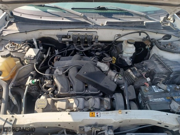 2005 Ford Escape XLT with VIN 1FMYU03135KA30662, listed as a IAAI auction lot 41970603 with 169,979 mi miles. Bid and sale history available at carsss.com. Image 1.