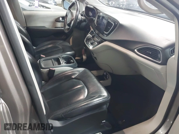 2017 Chrysler Pacifica Touring L with VIN 2C4RC1BG5HR565540, listed as a IAAI auction lot 41999464 with 110,056 mi miles and . Bid and sale history available at DreamBid. Image 5.