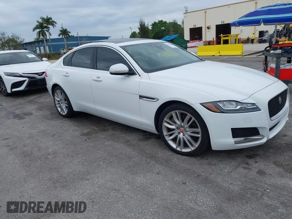 2017 Jaguar XF 35t Prestige with VIN SAJBE4BV2HCY48435, listed as a IAAI auction lot 41652369 with 63,424 mi miles. Bid and sale history available at carsss.com. Image 1.