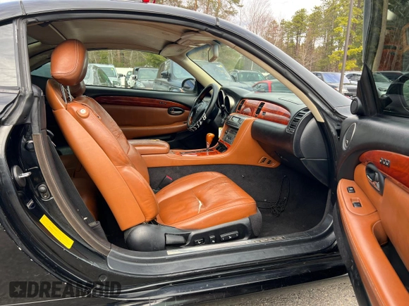 2004 Lexus SC 430 z VIN JTHFN48Y640057773, wystawiony jako Copart lot #50954755 z przebiegiem 115 646 mil mil oraz Czysty tytuł • Clean title. Historia ofert i sprzedaży dostępna na DreamBid. Obrazek 5.