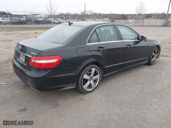 2013 Mercedes-Benz E-Class E 350 Luxury with VIN WDDHF8JB1DA738136, listed as a IAAI auction lot 41774836 with 181,846 mi miles. Bid and sale history available at carsss.com. Image 4.