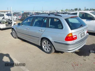 2003 BMW 3 Series 325xi with VIN WBAEP334X3PF03113, listed as a IAAI auction lot 42076463 with 220,723 mi miles. Bid and sale history available at carsss.com. Image 3.