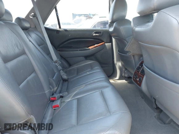 2005 Acura MDX with VIN 2HNYD18265H557415, listed as a IAAI auction lot 40155100 with 175,767 mi miles. Bid and sale history available at carsss.com. Image 8.