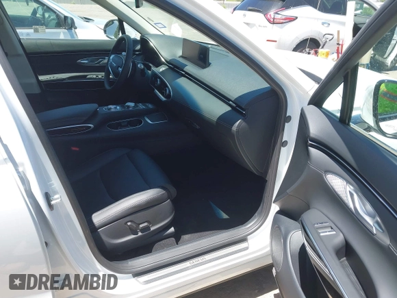 2025 Genesis GV70 2.5T z VIN 5NMMADTB0SH034672, wystawiony jako IAAI lot #42259585 z przebiegiem 4 380 mil mil oraz . Historia ofert i sprzedaży dostępna na DreamBid. Obrazek 5.