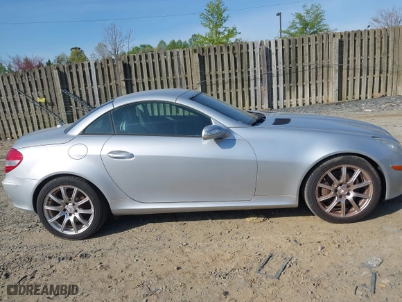 2007 Mercedes-Benz SLK-Class 3.5L with VIN WDBWK56FX7F142388, listed as a IAAI auction lot 42076577 with 77,856 mi miles. Bid and sale history available at carsss.com. Image 13.