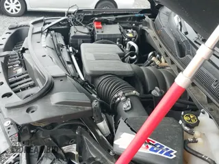 2023 Chevrolet Suburban RST z VIN 1GNSKEKD0PR497550, wystawiony jako IAAI lot #42639277 z przebiegiem 25 111 mil mil oraz . Historia ofert i sprzedaży dostępna na DreamBid. Obrazek 20.