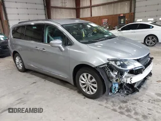 2017 Chrysler Pacifica Touring L z VIN 2C4RC1BGXHR795722, wystawiony jako IAAI lot #42244064 z przebiegiem 168 169 mil mil oraz . Historia ofert i sprzedaży dostępna na DreamBid. Obrazek 1.