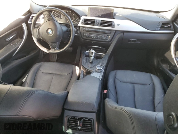 2014 BMW 3 Series 320i xDrive z VIN WBA3C3C54EP662334, wystawiony jako Copart lot #48041315 z przebiegiem 204 045 mil mil oraz Szkoda całkowita • Salvage title. Historia ofert i sprzedaży dostępna na DreamBid. Obrazek 8.