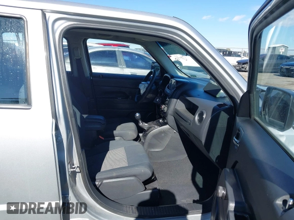 2010 Jeep Patriot Sport with VIN 1J4NT2GB1AD519675, listed as a IAAI auction lot 41321426 with 239,093 mi miles. Bid and sale history available at carsss.com. Image 5.