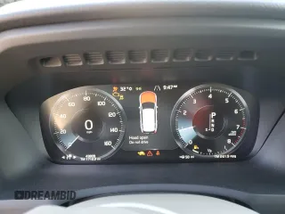 2020 Volvo XC90 Momentum with VIN YV4102PK4L1591775, listed as a Copart auction lot 84512774 with 43,809 mi miles and Salvage Title. Bid and sale history available at carsss.com. Image 9.