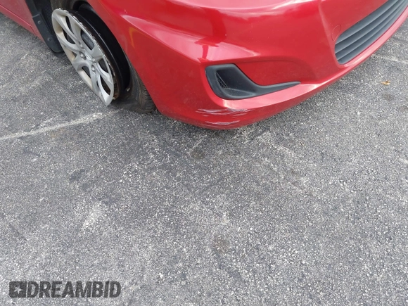 2013 Hyundai Accent GS z VIN KMHCT5AE2DU123126, wystawiony jako IAAI lot #40902043 z przebiegiem 97 822 mil mil oraz . Historia ofert i sprzedaży dostępna na DreamBid. Obrazek 13.