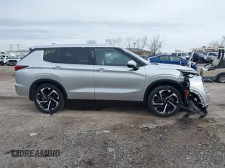 2023 Mitsubishi Outlander SE z VIN JA4J4UA84PZ056012, wystawiony jako IAAI lot #41858225 z przebiegiem 46 808 mil mil oraz . Historia ofert i sprzedaży dostępna na DreamBid. Obrazek 14.