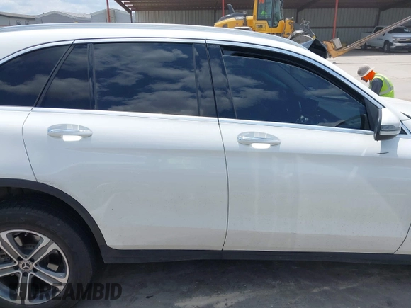 2019 Mercedes-Benz GLC 300 with VIN WDC0G4JB3K1000679, listed as a IAAI auction lot 42221925 with 91,005 mi miles and . Bid and sale history available at DreamBid. Image 14.