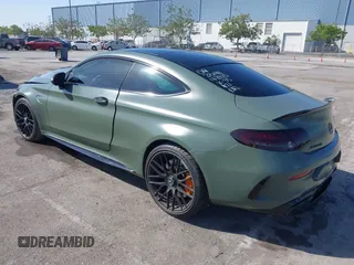 2020 Mercedes-Benz C 63 S AMG z VIN WDDWJ8HB7LF968504, wystawiony jako IAAI lot #42139661 z przebiegiem 44 586 mil mil oraz . Historia ofert i sprzedaży dostępna na DreamBid. Obrazek 3.