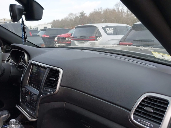 2018 Jeep Grand Cherokee Laredo E with VIN 1C4RJFAG2JC280670, listed as a IAAI auction lot 41686231 with 84,511 mi miles. Bid and sale history available at carsss.com. Image 5.