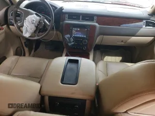 2013 Chevrolet Avalanche LTZ z VIN 3GNTKGE72DG115116, wystawiony jako Copart lot #54606845 z przebiegiem 239 460 mil mil oraz Czysty tytuł • Clean title. Historia ofert i sprzedaży dostępna na DreamBid. Obrazek 8.