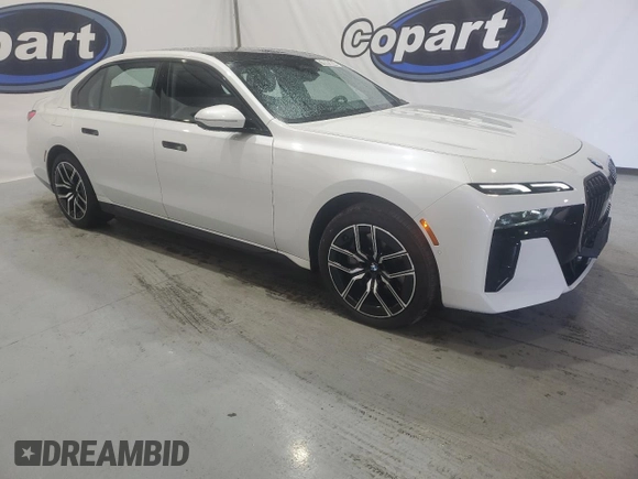 2024 BMW 7 Series 740i xDrive z VIN WBA33EH06RCS76214, wystawiony jako Copart lot #78085004 z przebiegiem 2 808 mil mil oraz Czysty tytuł • Clean title. Historia ofert i sprzedaży dostępna na DreamBid. Obrazek 4.