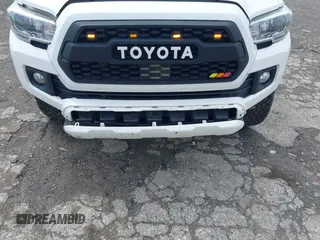 2018 Toyota Tacoma SR with VIN 3TMCZ5AN5JM125066, listed as a IAAI auction lot 41961168 with 88,497 mi miles. Bid and sale history available at carsss.com. Image 6.