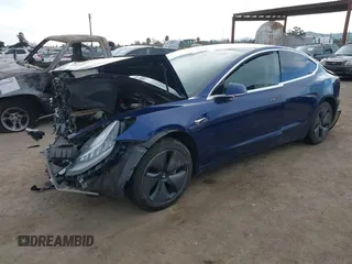 2018 Tesla Model 3 Long Range Battery z VIN 5YJ3E1EA3JF043451, wystawiony jako IAAI lot #41529214 z przebiegiem 65 375 mil mil oraz . Historia ofert i sprzedaży dostępna na DreamBid. Obrazek 20.