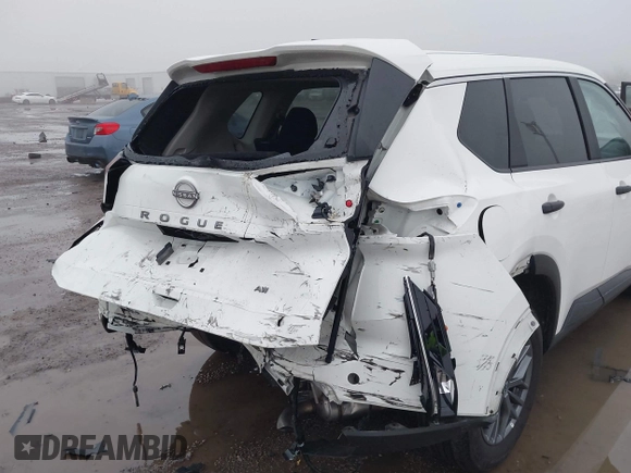 2024 Nissan Rogue S z VIN 5N1BT3AB7RC671402, wystawiony jako IAAI lot #41445320 z przebiegiem 17 769 mil mil oraz . Historia ofert i sprzedaży dostępna na DreamBid. Obrazek 6.