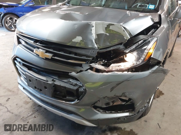 2020 Chevrolet Trax LT with VIN 3GNCJPSB7LL189181, listed as a IAAI auction lot 41661652 with 67,519 mi miles. Bid and sale history available at carsss.com. Image 6.